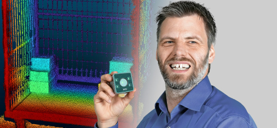 Nion 3D 카메라를 들고 있는 IDS Product Manager Patrick Schick와 포인트 클라우드