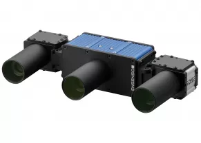 Ensenso X 3D 카메라 전면, 각 측면에는 IDS 산업용 카메라와 렌즈가 장착되어 있습니다.