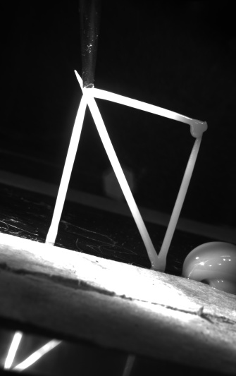 무중력 상태에서 완성된 트러스 구조 - IDS 카메라로 촬영한 디테일한 이미지 [이미지- AIMIS-FYT]