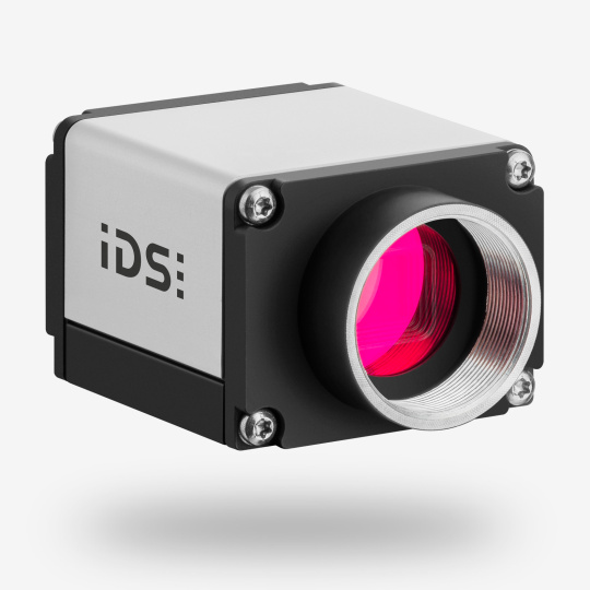 IDS 산업용 카메라 uEye SE의 IDS 로고가 보이는 사선 전면 모습
