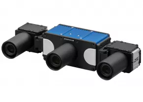 Ensenso XR 3D 카메라 전면, 각 측면에는 IDS 산업용 카메라와 렌즈가 장착되어 있습니다.